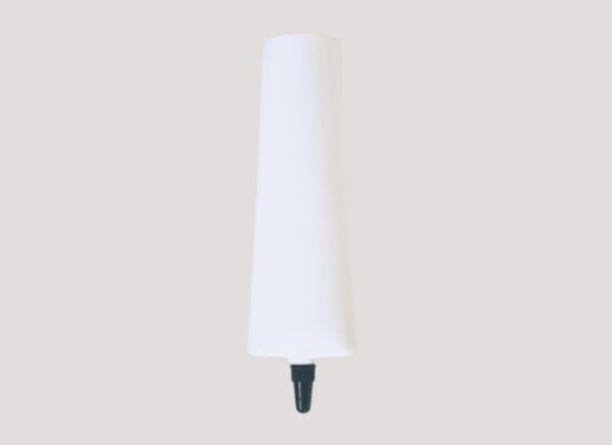 Tubes cosmétiques en plastique de 30 mm de diamètre avec une capacité de 30 à 60 ml et une longue buse pour emballage de crème solaire